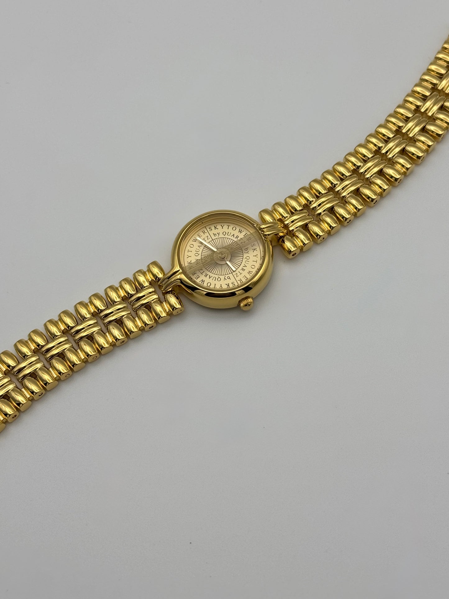 A gold-colored analog watch with a link bracelet and a round dial - Vintage newyork style